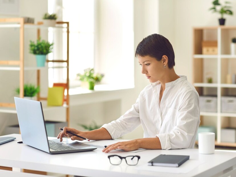 साइटवर आलेला माणूस आहे की AI यासाठी तो प्रश्न विचारला जातो. कॅप्चा सोडवणं माणसासाठी सोपं असतं बाकी संगणकांपेक्षा. त्यामुळे तुम्हाला तो प्रश्न विचारला जातो. जेणेकरुन कॅप्चाला ते विभाजन करणं सोपं जातं. 