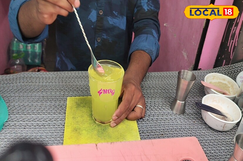 पुण्यातील शनिवार वाडा शेजारी असलेल्या ठिकाणी त्याने स्ट्राँग सोडा शॉप सुरू केले आहे आणि या माध्यमातून तो महिन्याला 35 ते 50 हजार रुपये कमावत आहे. यामध्ये सोड्याचे वेगवेगळे प्रकार देखील आहेत. लिंबू सरबत, मॉकटेल, फ्रेश सोडा असे सोड्याचे जवळजवळ 40 प्रकार तो तयार करत आहे. याची किंमत ही 20 रुपयापासून ते 50 रुपयांपर्यंत आहे.
