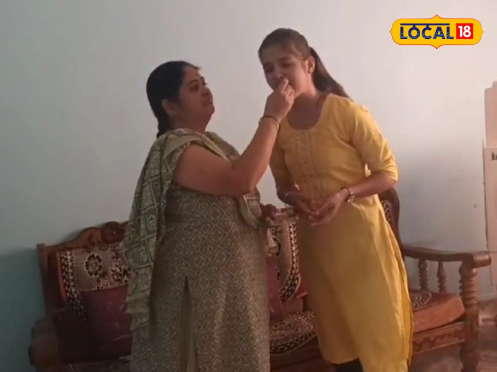लातूरच्या शर्वरीला दहावीच्या परीक्षेत 100 टक्के गुण, पाहा काय आहे यशाचा मूलमंत्र?