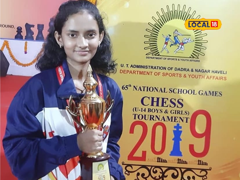 ऑर्गनायझेशन ऑफ कॉमर्स अँड मॅनेजमेंट, पाली व अर्थशास्त्र विषयात तनिषाला शंभर पैकी 100 गुण मिळाले आहेत. तर इंग्रजी विषयात 89, बुक कीपिंग अँड अकाउंटन्सी विषयात 95 तर सेक्रेटरियल प्रॅक्टिस या विषयात 98 गुण मिळाले आहेत.