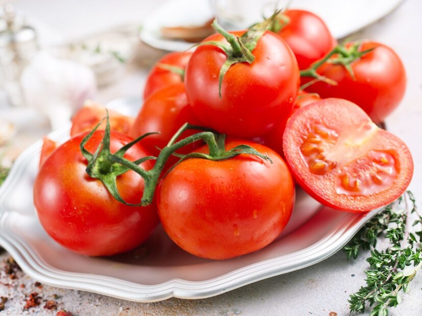  आयुर्वेदिक तज्ज्ञ डॉ. वारा लक्ष्मी यांच्या मते, टोमॅटो, वांगी हे नाइटशेड कुटुंबाचा भाग आहेत. त्यात एट्रोपा बेलाडोनासारखे शक्तिशाली विष देखील आहे. टोमॅटोसारख्या नाईटशेड <a href="https://news18marathi.com/photogallery/lifestyle/magic-gravy-recipe-make-this-special-gravy-once-and-make-more-than-50-dishes-in-few-minutes-mhpj-1168701.html">भाज्यांमध्ये</a> लायकोपीन आणि इतर पोषक घटक आढळतात. त्यामध्ये सोलॅनिन किंवा टोमॅटिनसारखे अल्कलॉइड असतात.