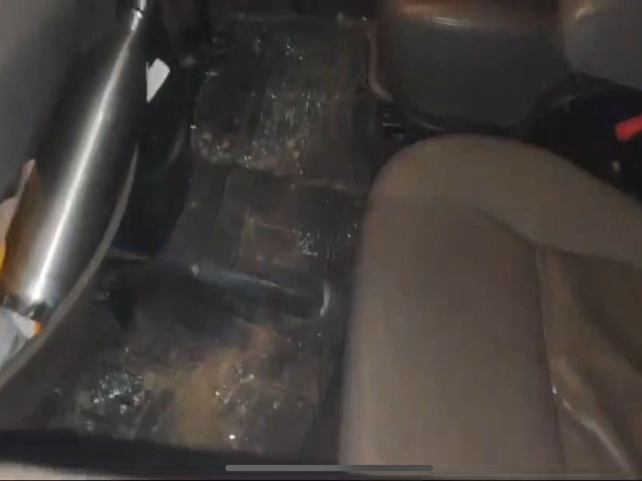 Raigad : प्रचारसभेत टीकेमुळे विरोधक चिडले, ठाकरे गटाच्या जिल्हा प्रमुखावर हल्ला; गाडी फोडली