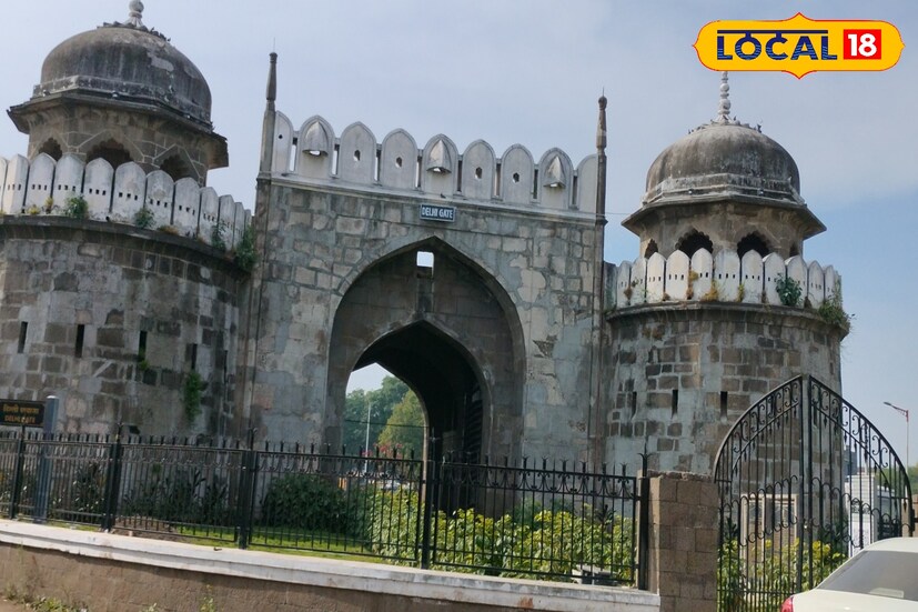  <a href="https://news18marathi.com/maharashtra/chhatrapati-sambhaji-nagar/">छत्रपती संभाजीनगरची</a> पर्यटनाची राजधानी म्हणून ओळख आहे. शहरामध्ये अनेक ऐतिहासिक पर्यटन स्थळे आहेत. ही पर्यटन स्थळे पाहण्यासाठी देश विदेशातून लोक येत असतात. या पर्यटन स्थळांबरोबरच संभाजीनगरची एक खास खाद्यसंस्कृती असून येथील काही ठिकाणे अत्यंत प्रसिद्ध आहेत. शहरातील 10 प्रसिद्ध फूड सेंटरबाबत आपण जाणून घेऊ.