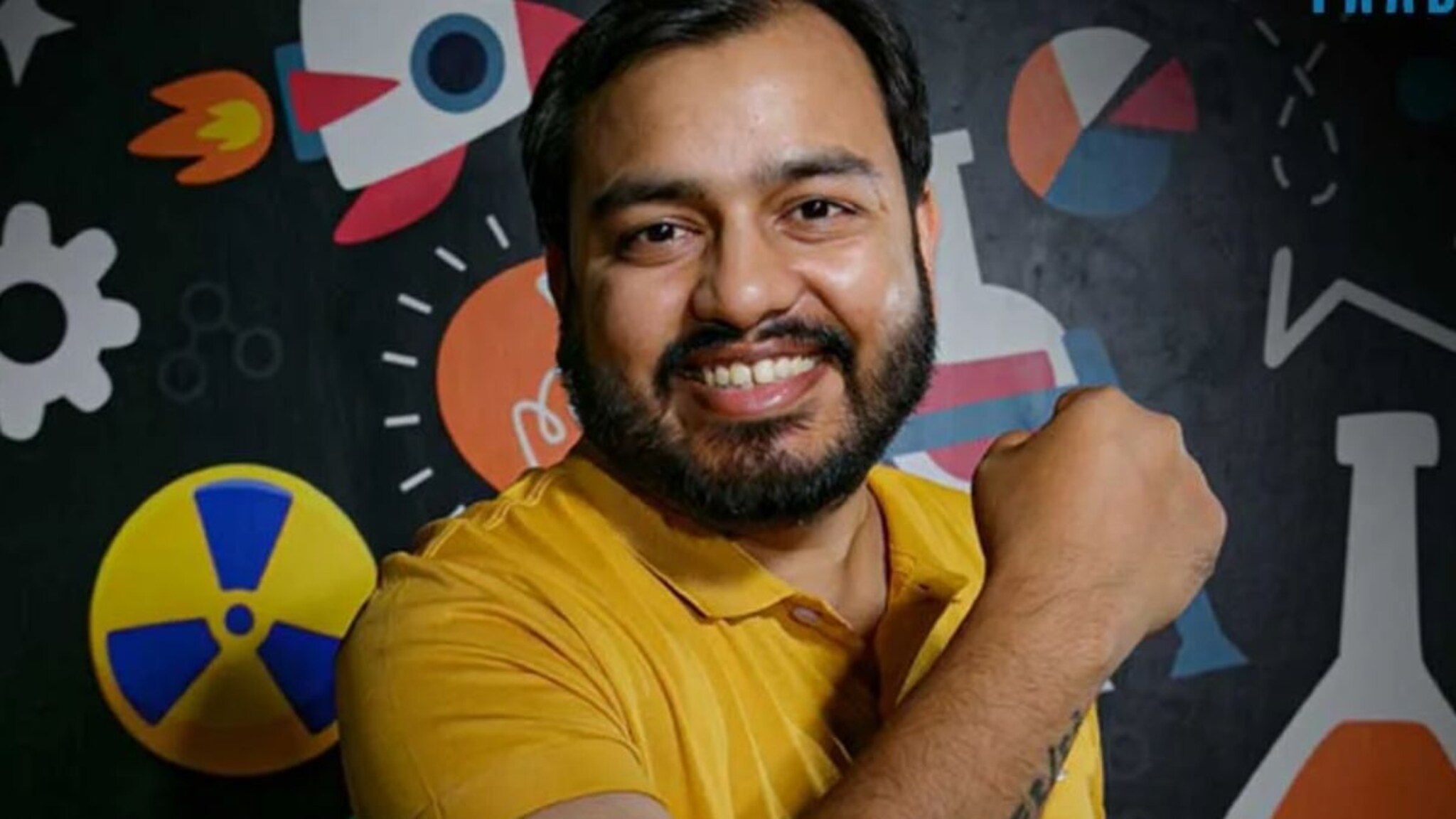 शिक्षणासाठी वडिलांनी विकलं घर; तर मुलानं ट्यूशन घेत उभारली 8000 कोटींची कंपनी