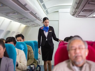 खरंच? एअर होस्टेस झाल्यावर लग्न करता येत नाही? काय आहेत एअर लाइन्सचे नियम, अटी