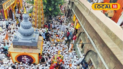 ठिकठिकाणच्या वाहतुकीत बदल करण्यात आला आहे. ठिकठिकाणच्या वाहतुकीत बदल करण्यात आला आहे.