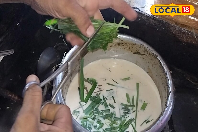 हा चहा बनवताना सुरुवातीला दुधात थोडेसे पाणी टाकून उकळायला ठेवले जाते. त्यातच गवती चहाची पाने कापून टाकली जातात. त्याला उकळी फुटल्यानंतर त्यामध्ये चहापूड आणि साखर टाकली जाते. चहा तयार होऊन गवती चहाचा संपूर्ण अर्क त्या चहामध्ये उतरण्यासाठी त्याला भरपूर उकळावे लागते. तेव्हाच हा स्पेशल गवती चहा तयार होतो.