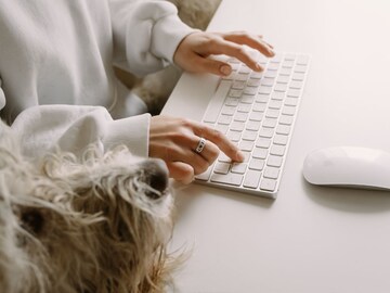 किबोर्डवरील एकाच रांगेतील Letter keys चा वापर करून बनणारा एक शब्द