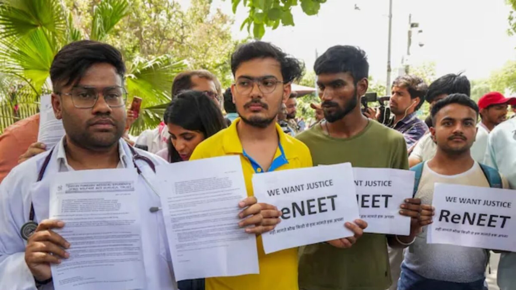 NEET पेपर घोटाळ्यात मोठी अपडेट! लातूरमधील 9 विद्यार्थी संशयाच्या भोवऱ्यात