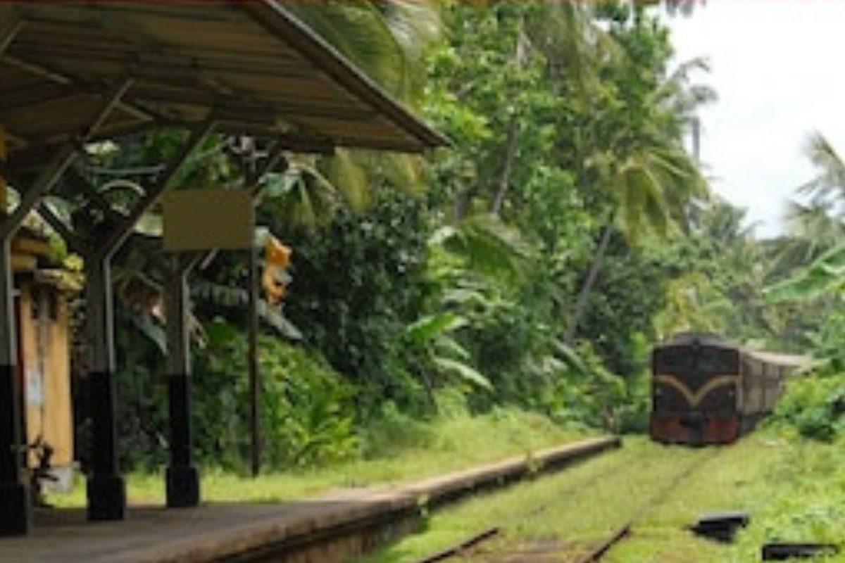 भारत के इस रेलवे स्टेशन पर 26 साल से कोई नहीं गया, साल में सिर्फ 15 दिन रुकती है ट्रेन, जो यात्री उतरता है… भारत के इस रेलवे स्टेशन पर 26 साल से कोई नहीं गया, साल में सिर्फ 15 दिन रुकती है ट्रेन, जो यात्री उतरता है…