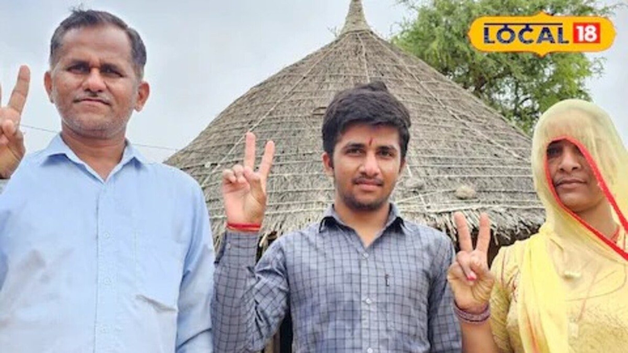 दररोज 12 किमी पायी चालला, फी भरण्यासाठी आईनं विकले दागिने, मुलानं करुन दाखवलं, NEET मध्ये मिळवले तब्बल इतके गुण