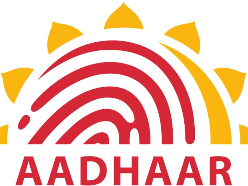 आधार केंद्राला भेट द्या: तुम्ही आधार नोंदणी केंद्राला भेट देऊन तुमच्या आधारची डुप्लिकेट प्रत देखील मिळवू शकता. कोणत्याही आधार नोंदणी/अपडेट केंद्राला भेट द्या आणि तुमचे नाव, लिंग, जिल्हा किंवा पिन कोड आणि इतर डिटेल्ससह तपशील द्या. यानंतर, तुमची बायोमेट्रिक ओळख (फिंगरप्रिंट किंवा आयरीस स्कॅन) केली जाईल. एकदा जुळणी पूर्ण झाली की, ऑपरेटर तुमचा ई-आधार पत्र प्रिंट करेल. तसंच, यासाठी 30 रुपये नाममात्र शुल्क आकारले जाऊ शकते.