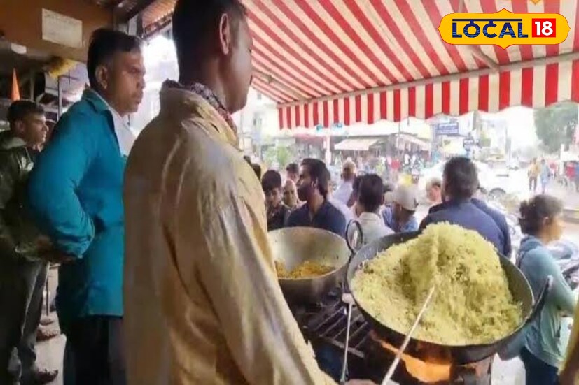 बालाजी पोहे सेंटर : पोहे हा आपल्या प्रत्येकाचा सकाळचा नाश्ता असतो. शहरातील क्रांती चौक परिसरात असलेल्या बालाजी पोहे सेंटर या ठिकाणी तुम्हाला अतिशय चविष्ट असे पोहे खायला भेटतील. या ठिकाणी पोहे खाण्यासाठी ही खवय्यांची खूप गर्दी असते. तुम्ही या ठिकाणी जाऊन नक्कीच हे पोहे एकदा खाऊ शकता.