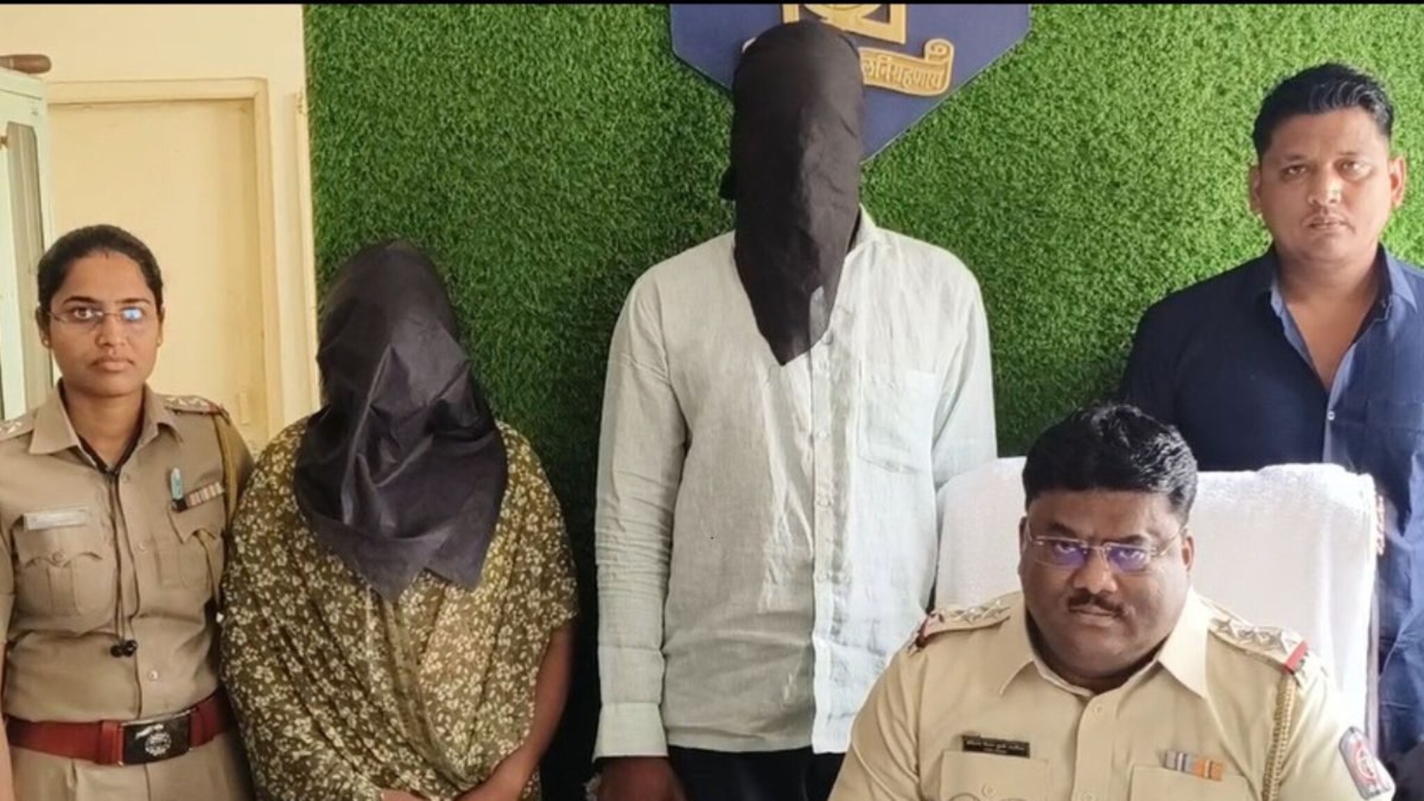 अहमदनगर हादरलं! आईने प्रियकराच्या मदतीनं पोटच्या 2 मुलांना संपवलं, कारण...