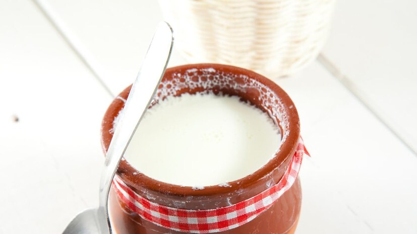 दही हे अत्यंत शक्तिशाली नैसर्गिक प्रोबायोटिक आणि प्रीबायोटिक आहे. वजन कमी करण्यासाठी बहुतांश लोक ते खातात, शिवाय यामुळे आरोग्यदायी अनेक फायदे आहेत. ज्याबद्दल आयुर्वेदात देखील लिहिलं आहे. दही हे अत्यंत शक्तिशाली नैसर्गिक प्रोबायोटिक आणि प्रीबायोटिक आहे. वजन कमी करण्यासाठी बहुतांश लोक ते खातात, शिवाय यामुळे आरोग्यदायी अनेक फायदे आहेत. ज्याबद्दल आयुर्वेदात देखील लिहिलं आहे.