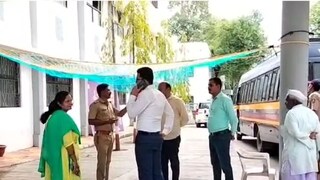 जिल्हाधिकारी कार्यालयाच्या गच्चीवर चढले मराठा तरुण! 