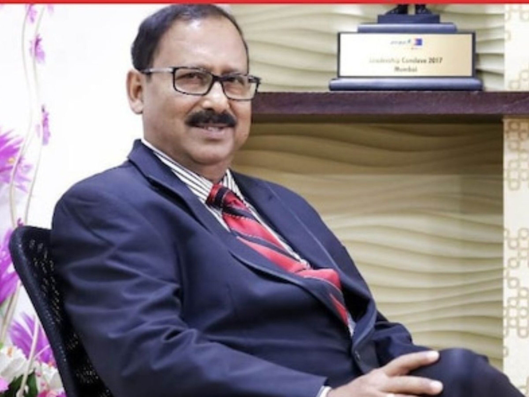 Subhasish Chakraborty : 'बंगाली बाबू' असा बनला सगळ्यात मोठा कुरिअरवाला; खिशात घेऊन फिरतो 2 हजार कोटी!