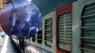 रेल्वेखाली पडलेली चिमुकली सुखरूप रेल्वेखाली पडलेली चिमुकली सुखरूप