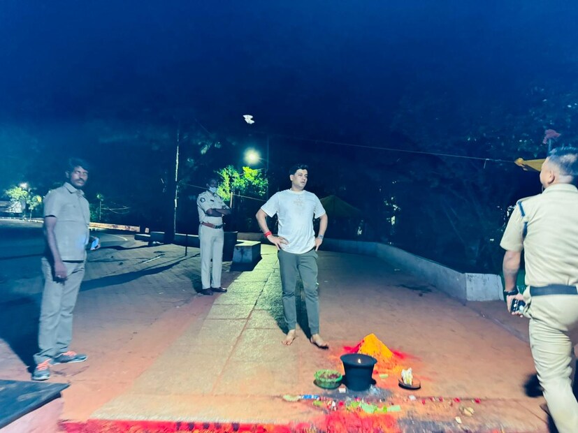 या प्रवासात डॉ. श्रीकांत शिंदे साहेबांना अनेक भाविक भेटले. आपल्या कामांमुळे प्रसिद्ध झालेले डॉ. श्रीकांत शिंदे यांना राज्यातील अनेक भागातही एक इन्फ्रा मॅन म्हणून ओळखले जाते. महाराष्ट्रातून आलेल्या अनेक सामान्य कुटुंबातील भाविकांनी या सुमारे तीन तासांच्या प्रवासात डॉ. श्रीकांत शिंदे यांच्याशी संवाद साधला. 