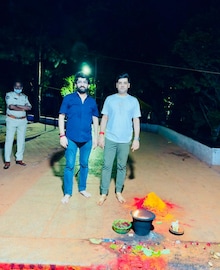 खासदार श्रीकांत शिंदेंचा असाही साधेपणा! VIP सेवा नाकारत पायी गाठला तिरुमला डोंगर खासदार श्रीकांत शिंदेंचा असाही साधेपणा! VIP सेवा नाकारत पायी गाठला तिरुमला डोंगर
