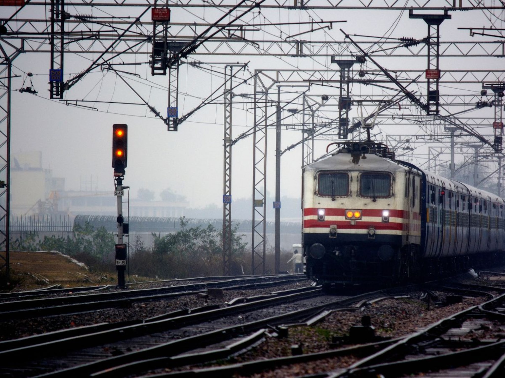 Railway Job : दहावी-बारावी पाससाठी रेल्वेमध्ये बंपर भरती, असा करा नोकरीसाठी अर्ज!