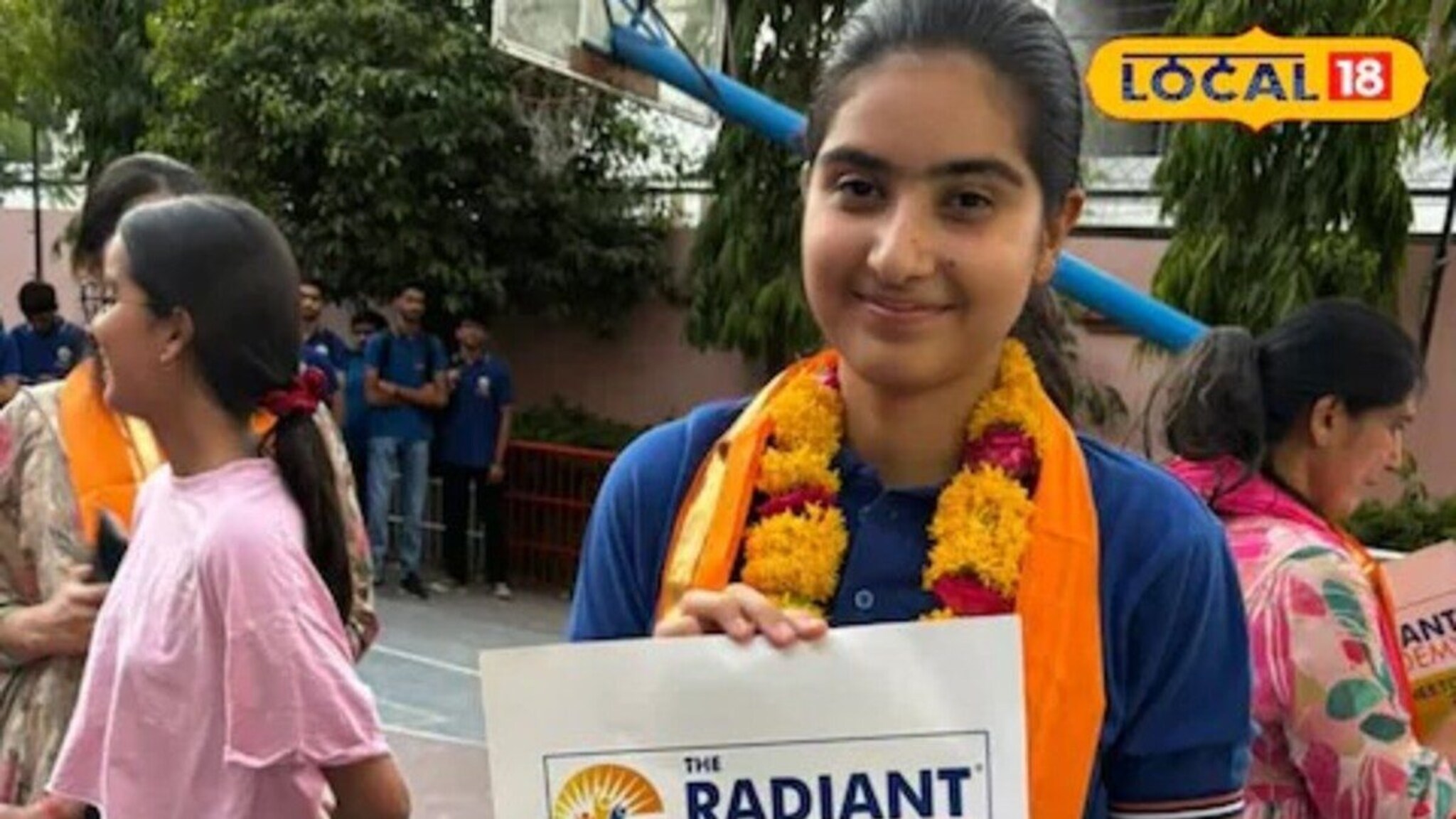 '...तर सोशल मीडियापासून दूर राहा'; NEET मध्ये देशात पहिला क्रमांक मिळवलेल्या तरुणीचा विद्यार्थ्यांना सल्ला