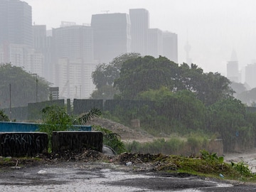 Monsoon Forecast : महाराष्ट्राच्या दिशेनं मोठं संकट, या जिल्ह्यांना हायअलर्ट
