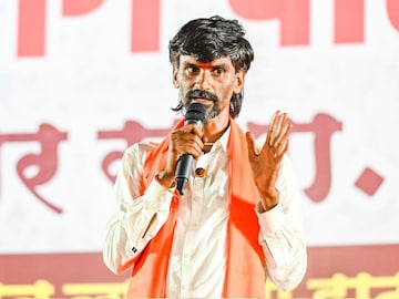 जरांगेंच्या सभेत शिरला कुत्रा, पाहताच पाटील म्हणाले, 'याची अवस्थाही...'