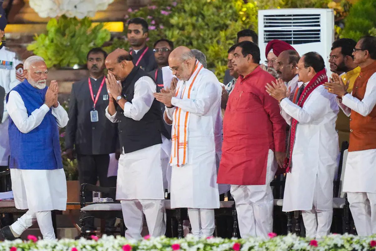 मोदी की टीम में नहीं दिखेंगे महाराष्ट्र के ये चेहरे, अब कौन लेगा इनकी जगह? पूरी सूची- News18 मराठी मोदी की टीम में नहीं दिखेंगे महाराष्ट्र के ये चेहरे, अब कौन लेगा इनकी जगह? पूरी सूची- News18 मराठी