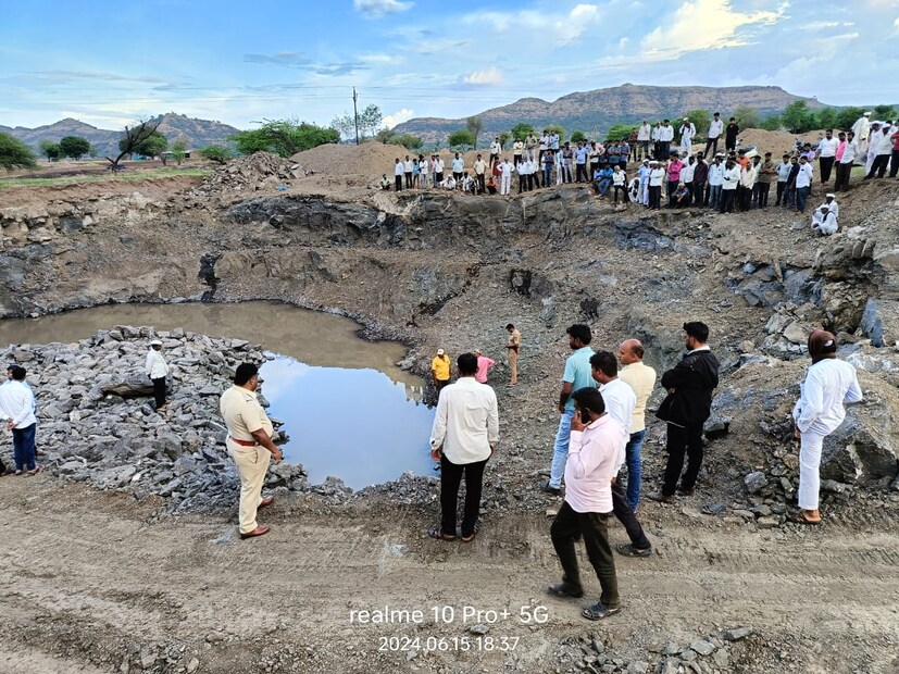 मेंढवण गाव येथे राहणारे 1) अनुष्का सोमनाथ बडे वय 11 वर्ष, 2) सृष्टी उत्तम ठापसे वय तेरा वर्ष, 3) वैष्णवी अरुण जाधव वय 12 वर्ष अशी मृत्यू झालेल्या मुलींची नावे आहेत. 