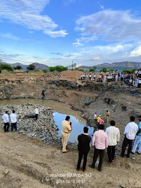 त्याबाबत पोलीस ठाण्यात अकस्मात मृत्यूची नोंद करून पुढील कारवाई करीत आहेत.