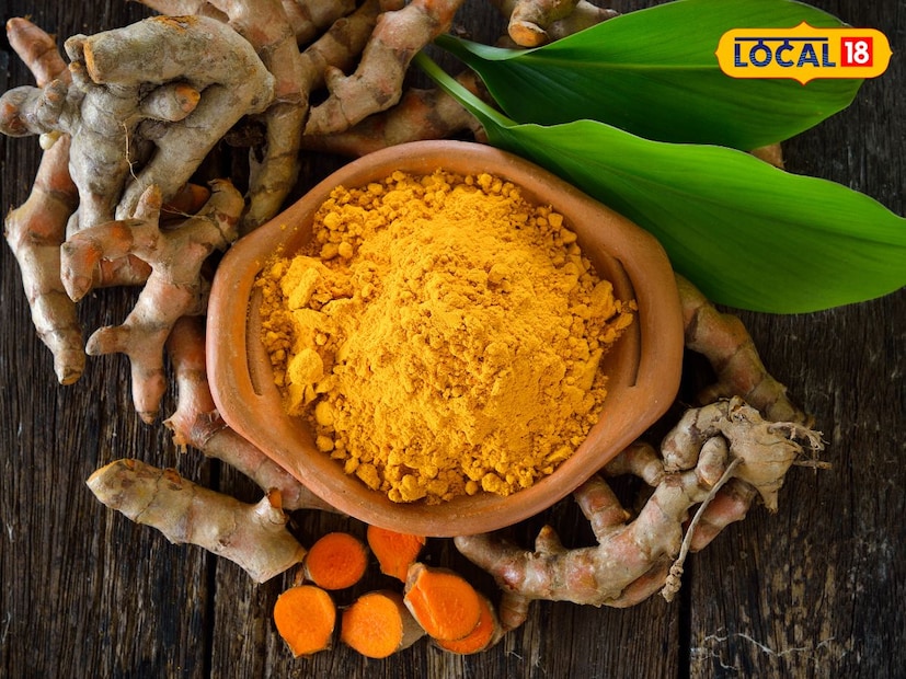 यामुळे तुमची त्या संकटातून सुटका होईल. तसेच कपाळावर आणि गळ्यावर हळदीचा टिळा लावल्याने चेहऱ्यावरची चमक वाढते. मेंदू शांत राहतो आणि तणावापासून मुक्ती मिळते. 