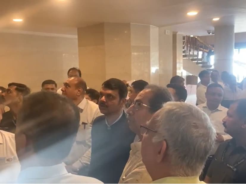 आता लिफ्टमध्ये एकत्र जाताना दोन नेत्यांमध्ये काय संवाद झाला? यावरुन राजकीय चर्चांना उधाण आलं आहे.