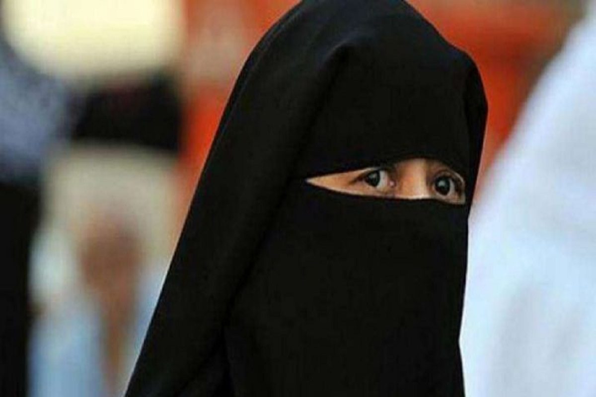 पति ने दीरा का हाथ पकड़कर फंसाया, फिर दूसरी शादी कर ली पति ने दीरा का हाथ पकड़कर फंसाया, फिर दूसरी शादी कर ली