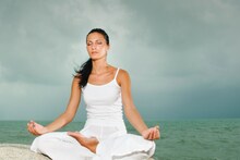 International Yoga Day: योग कश्याप्रकारे महिलांच्या सक्षमीकरणात मदत करतो?