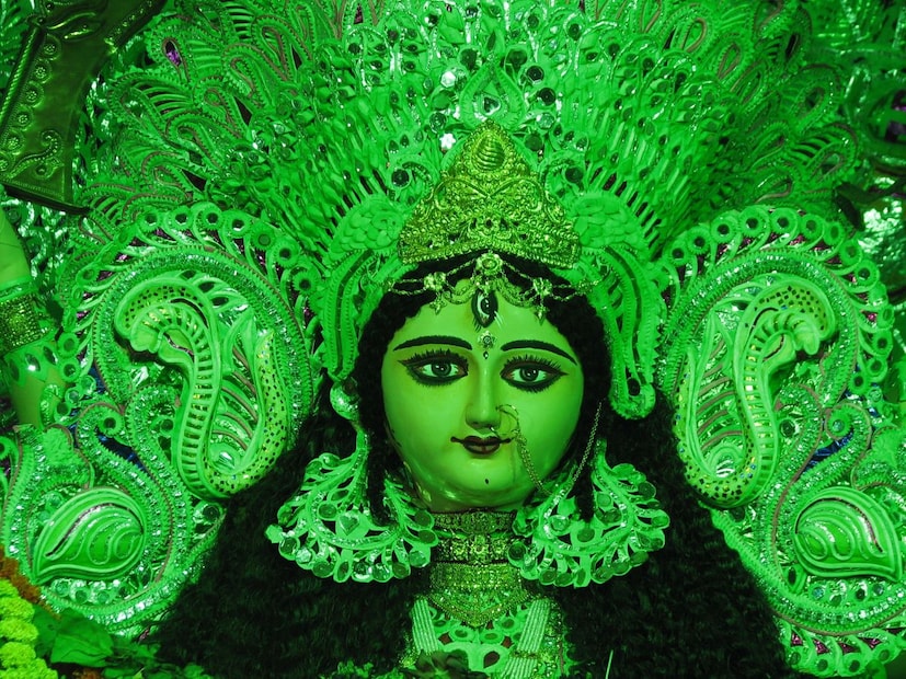 माँ दुर्गेच्या भक्तीसाठी आणि आशीर्वादासाठी, चौथा अध्याय वाचा.