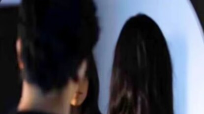 पतीच्या प्रेयसीला चोपलं (प्रतिकात्मक फोटो) पतीच्या प्रेयसीला चोपलं (प्रतिकात्मक फोटो)