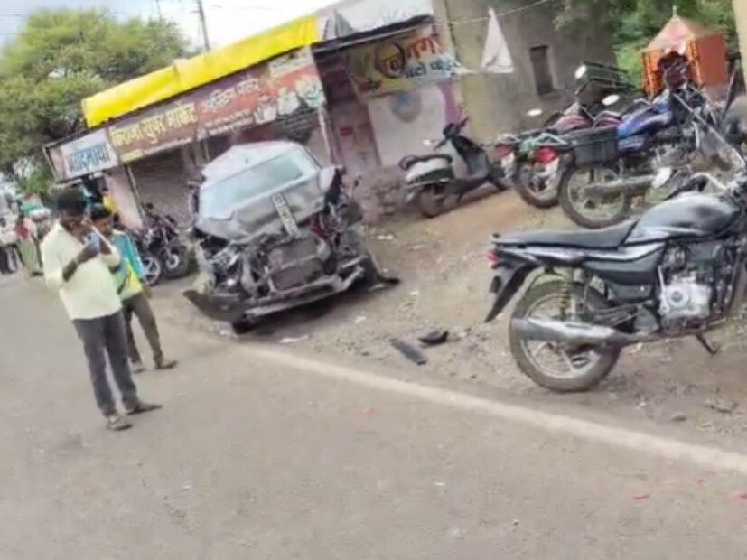 पुण्यातून भीषण अपघाताची बातमी समोर आली आहे, कल्याण-अहमदनगर महामार्गावर चालकाचं ट्रकवरील नियंत्रण सुटून भीषण अपघात झाला आहे. पुण्यातून भीषण अपघाताची बातमी समोर आली आहे, कल्याण-अहमदनगर महामार्गावर चालकाचं ट्रकवरील नियंत्रण सुटून भीषण अपघात झाला आहे.