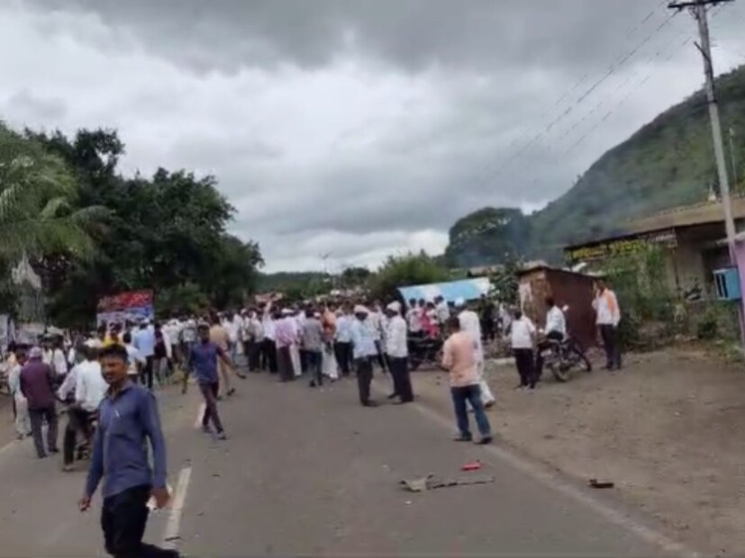 या अपघातामध्ये पाच जणांचा मृत्यू झाला आहे, तर अनेक जण जखमी झाल्याचं वृत्त आहे. जखमींना स्थानिकांच्या मदतीनं उपचारासाठी रुग्णालयात दाखल करण्यात आलं आहे. 