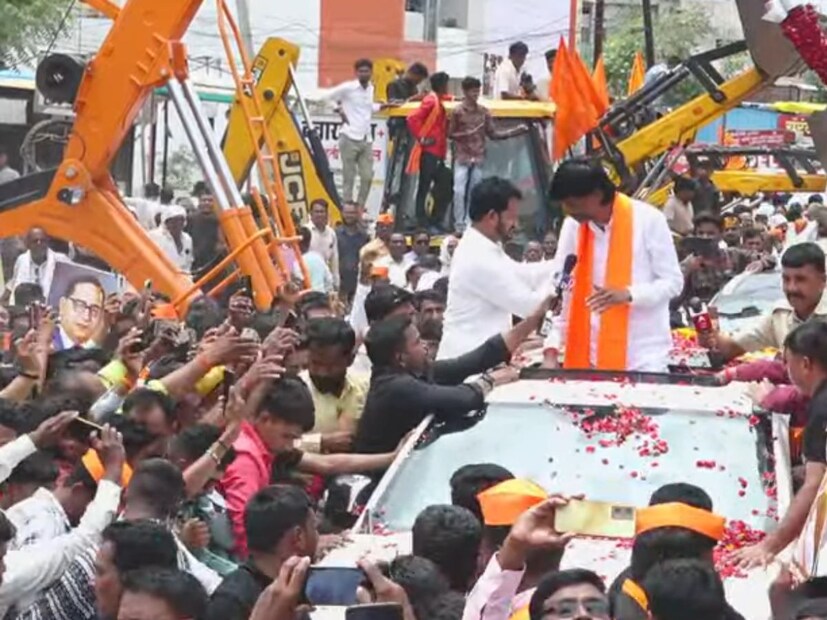 मराठा समाजाला ओबीसीमधूनच आरक्षण द्यावं या मागणीवर अजूनही मनोज जरांगे पाटील ठाम आहेत, त्यांनी आरक्षणाचा प्रश्न सोडवण्यासाठी सरकारला 13 जुलैची डेडलाईन दिली आहे. डेडलाईन संपायला आता अवघे काही दिवस शिल्लक राहिले आहेत. या पार्श्वभूमीवर या दौऱ्याला महत्त्व प्राप्त झाले आहे.