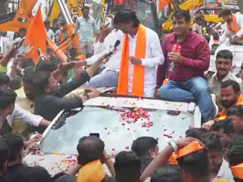  माझा होणारा दौरा आणि अशोक चव्हाण यांच्यासोबत झालेल्या भेटीचा काही संबंध नाही, माझा दौरा ठरल्याप्रमाणे होणार आहे, असं मनोज जरांगे पाटील यांनी म्हटलं आहे.