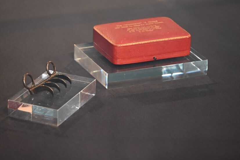  वाघनखं <a href="https://news18marathi.com/national/">भारतात</a> आणण्यासाठी कोट्यावधी रुपयांचा खर्च करण्यात आल्याचा प्रश्न उपस्थित करण्यात आला होता. यावर आपल्या अधिवेशनाचा एका दिवसाचा खर्च जेवढा आहे, त्याच्या कितीतरी पट कमी खर्च झाला असल्याचे मंत्री सुधीर मुनगंटीवार यांनी सांगितले होते. तसेच, वाघनखं आणण्यासाठी जाण्याचा आणि येण्याचा 14 लाख 8 हजार रुपये खर्च झाला असल्याचे त्यांनी सभागृहात सांगितले होते.