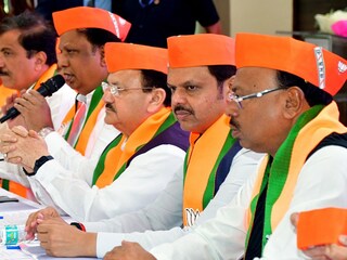 एक्झिट पोलनंतर भाजप अॅक्शन मोडवर, सत्तेसाठी राजकीय हालचालींना वेग एक्झिट पोलनंतर भाजप अॅक्शन मोडवर, सत्तेसाठी राजकीय हालचालींना वेग