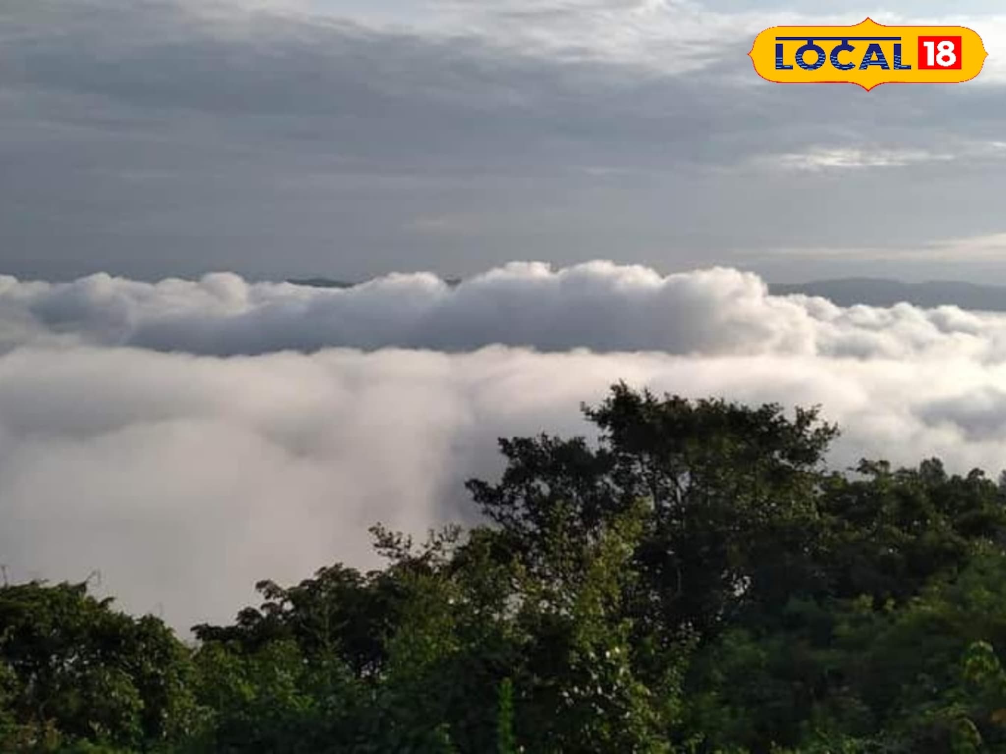 महाबळेश्वर, पाचगणीचे पावसाळ्यातील नयनरम्य दृश्य, पर्यटकांची मोठी गर्दी, मोहित करणारे फोटो समोर!