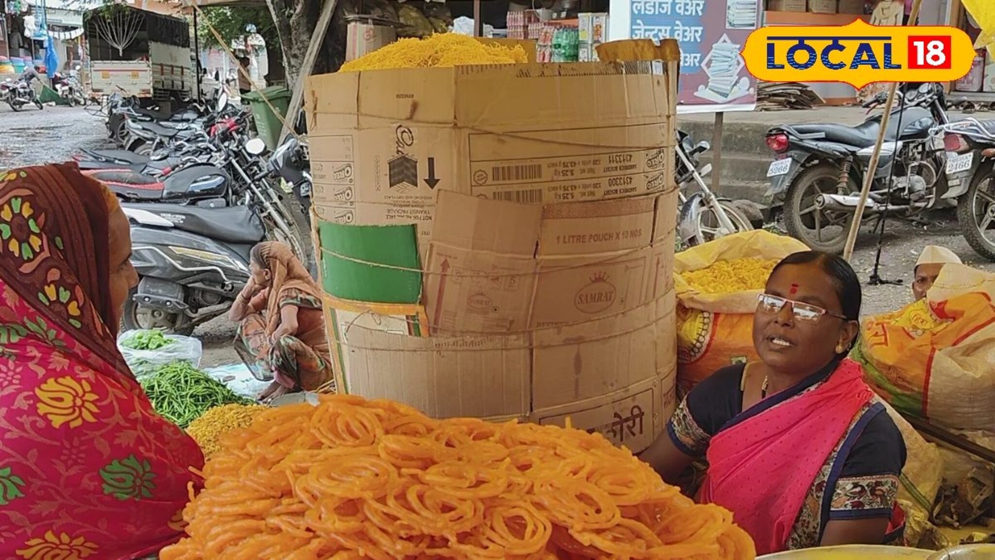 धाराशिवमधील महिलेनं सुरू केलं शेव चिवड्याचं हॉटेल, संघर्षाला मिळालं यश, आज दिवसाला होतेय 45 हजारांची उलाढाल