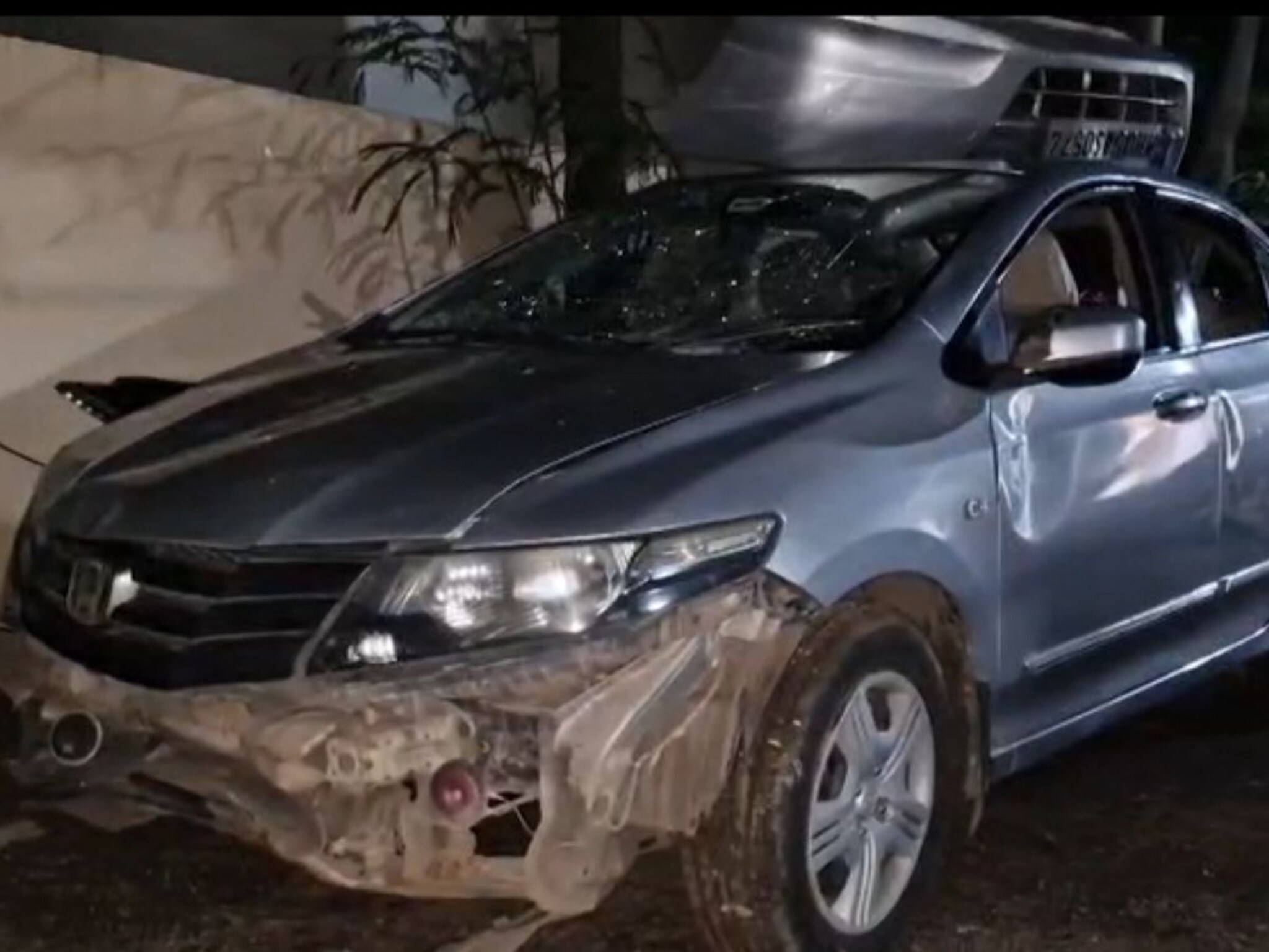 भरधाव कारनं 5 महिला 2 चिमुकल्यांना उडवलं, जळगावमध्ये भीषण अपघात