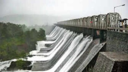 10 दिवसांमध्ये मुंबईच्या पाणीसाठ्यात 21 टक्क्यांची वाढ झाली. 10 दिवसांमध्ये मुंबईच्या पाणीसाठ्यात 21 टक्क्यांची वाढ झाली.