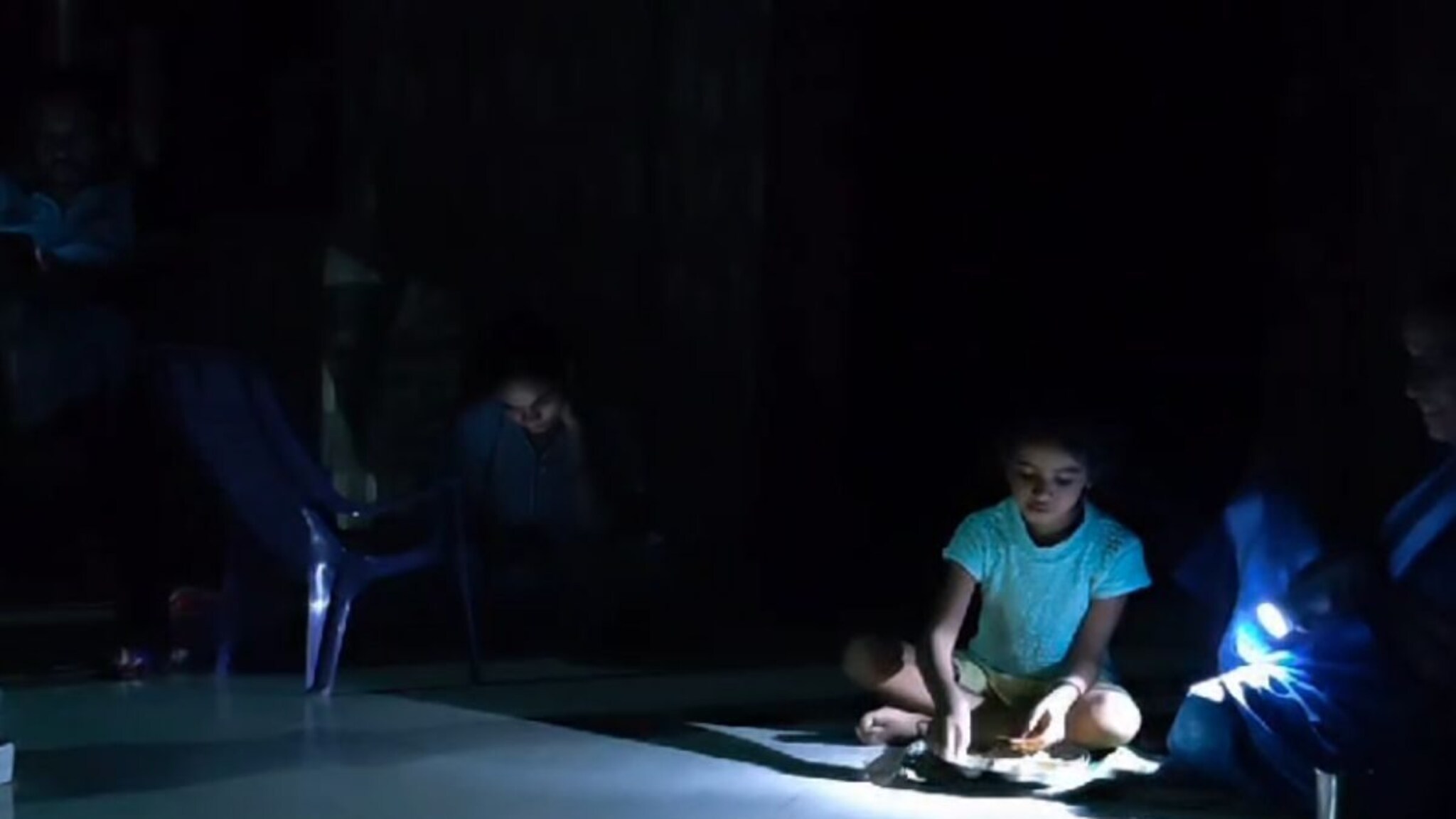 Palghar Rain: मुंबईजवळील या भागातील नागरिक 2 दिवसांपासून अंधारात; पावसाने केलं जगणं मुश्कील