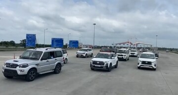 फॉर्च्युनर, स्कॉर्पिओ आणि महिंद्रा Thar, जरांगेंचा असा आहे गाड्यांचा ताफा PHOTOS फॉर्च्युनर, स्कॉर्पिओ आणि महिंद्रा Thar, जरांगेंचा असा आहे गाड्यांचा ताफा PHOTOS