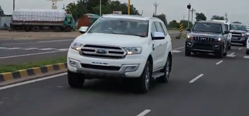 या रॅलीमध्ये मनोज जरांगे पाटील यांना दोनशे महिला स्वयंसेविका सुरक्षा देणार आहेत. काही दिवसांपूर्वी मनोज जरांगे पाटील यांचा अंतरवाली सराटीमध्ये ज्या घरात मुक्काम आहे, त्या घरावर ड्रोन घिरट्या घालताना दिसून आले होते. या सर्व पार्श्वभूमीवर जरांगे पाटील यांना सुरक्षा पुरवण्यात यावी अशी मागणी सातत्यानं करण्यात येत आहे.